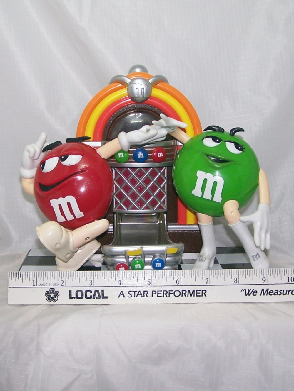 M&M's Rock n' Roll Cafe Jukebox candy dispenser - Picture 6 of 12